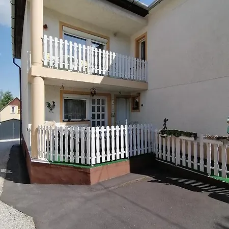Ildiko Vendeghaz Gazde/Camere de închiriat