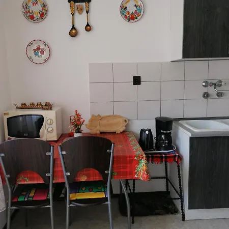 Ildiko Vendeghaz Homestay *