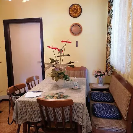 Ildiko Vendeghaz Homestay *